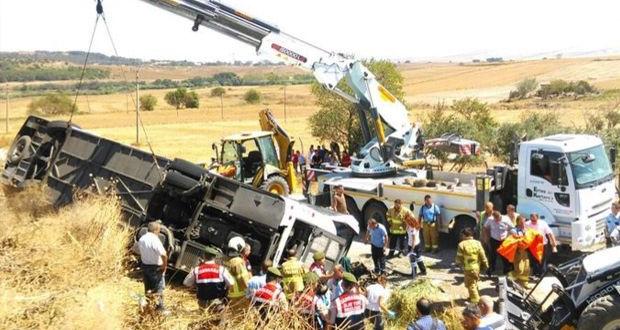 Balıkesir’de yolcu otobüsü şarampole devrildi: 2 ölü, 20 yaralı