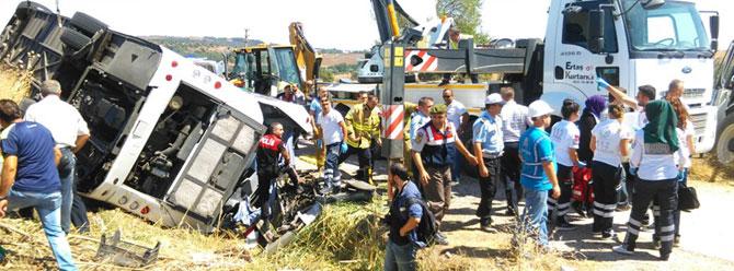 Yolcu otobüsü şarampole yuvarlandı: 3 ölü, 20 yaralı