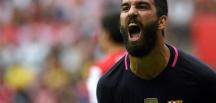 Arda Turan göz kamaştırıyor