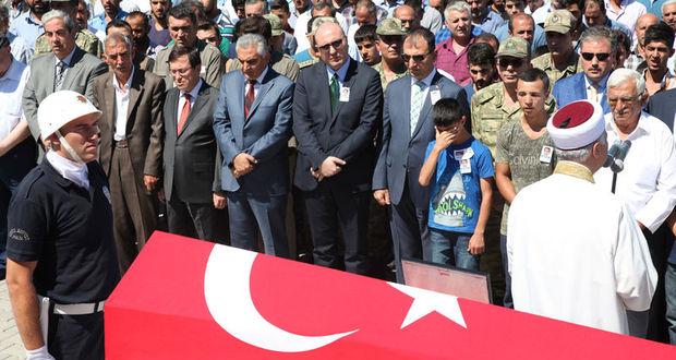 Kavgayı ayırırken vurulan polis memuru 1 haftalık yaşam mücadelesini kaybetti