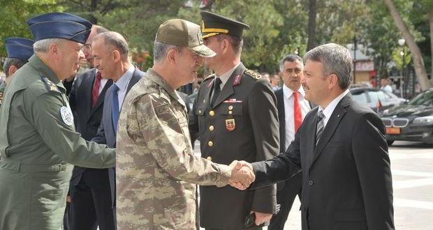 Org. Hulusi Akar’dan 15 Temmuz’un kritik üssüne ziyaret