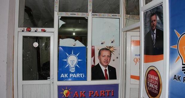 AK Parti Muradiye ilçe binasına bombalı saldırı!