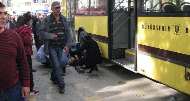 Otobüs şoförü, yaşlı kadının ayağını ezip kaçtı!