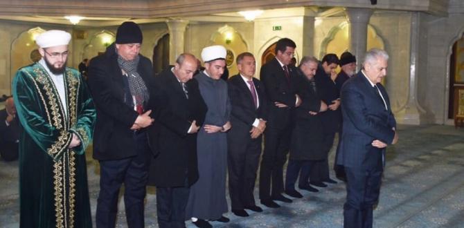 Başbakan Yıldırım, Tataristan’da namaz kıldırdı