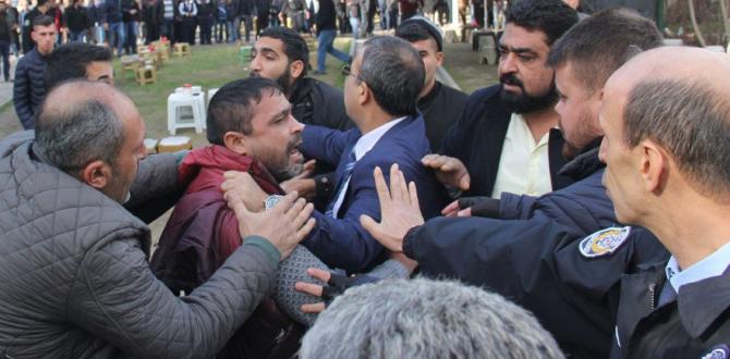 Amcaoğulları adliye çıkışı birbirine saldırdı: 4 yaralı!