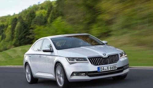 Skoda, online mecralarda Mercedes’i solladı!